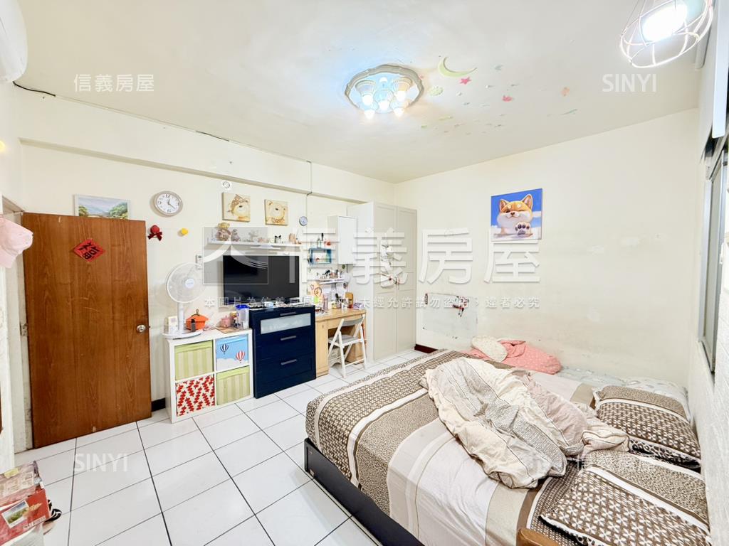 裕隆城邊間二樓機能大戶房屋室內格局與周邊環境