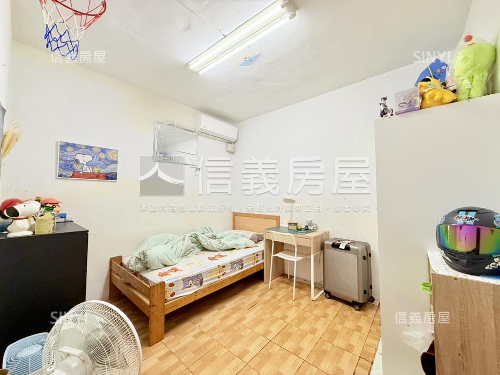 裕隆城邊間二樓機能大戶房屋室內格局與周邊環境