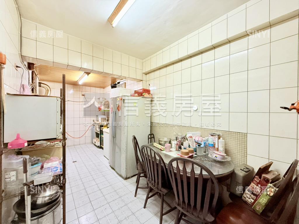 裕隆城邊間二樓機能大戶房屋室內格局與周邊環境