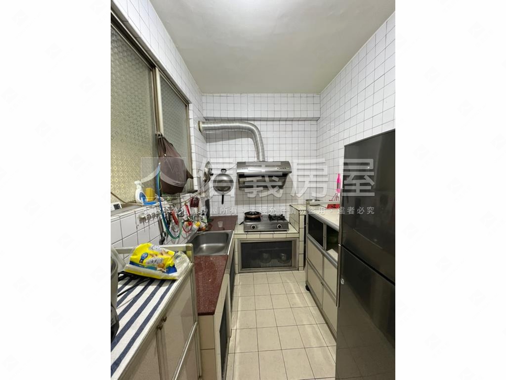 近捷運美寓房屋室內格局與周邊環境