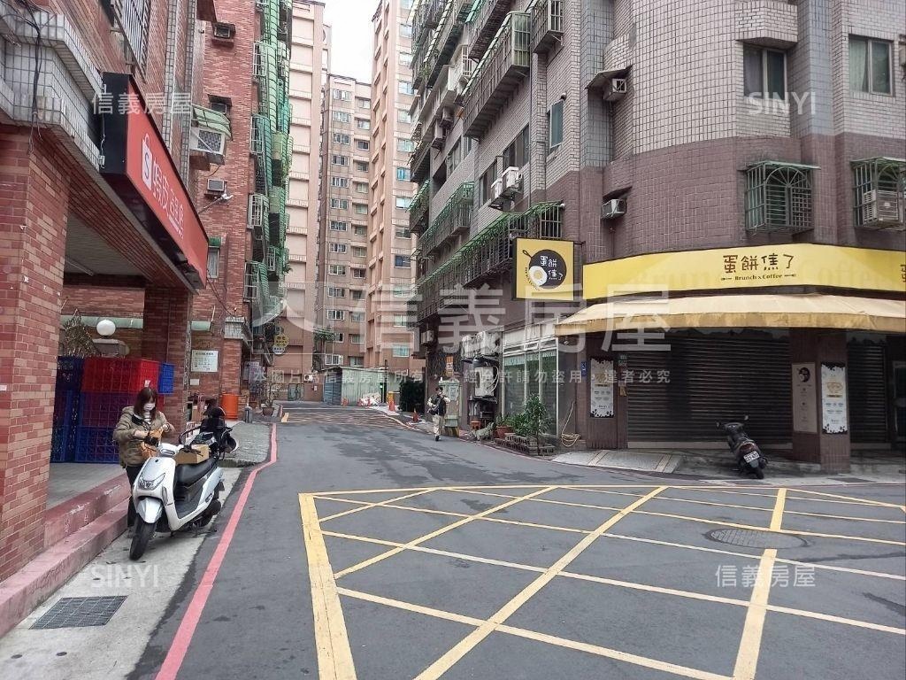 珍近捷運大空間店辦收租寶房屋室內格局與周邊環境