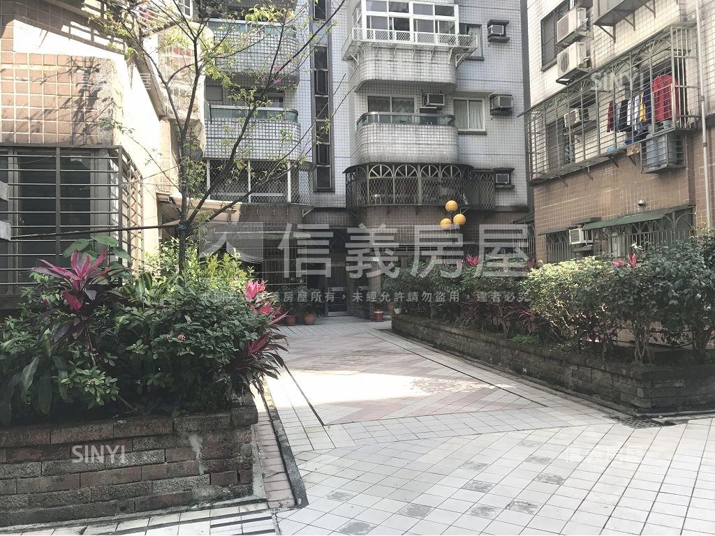 陽光沐浴。稀有東巴２房房屋室內格局與周邊環境