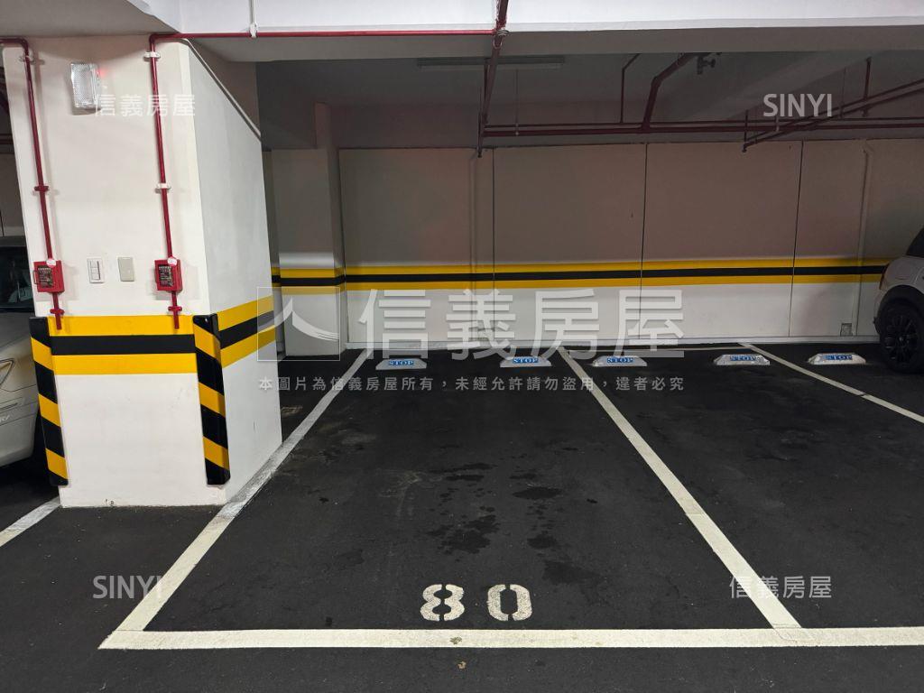 康郡次高樓豪景三房車位房屋室內格局與周邊環境