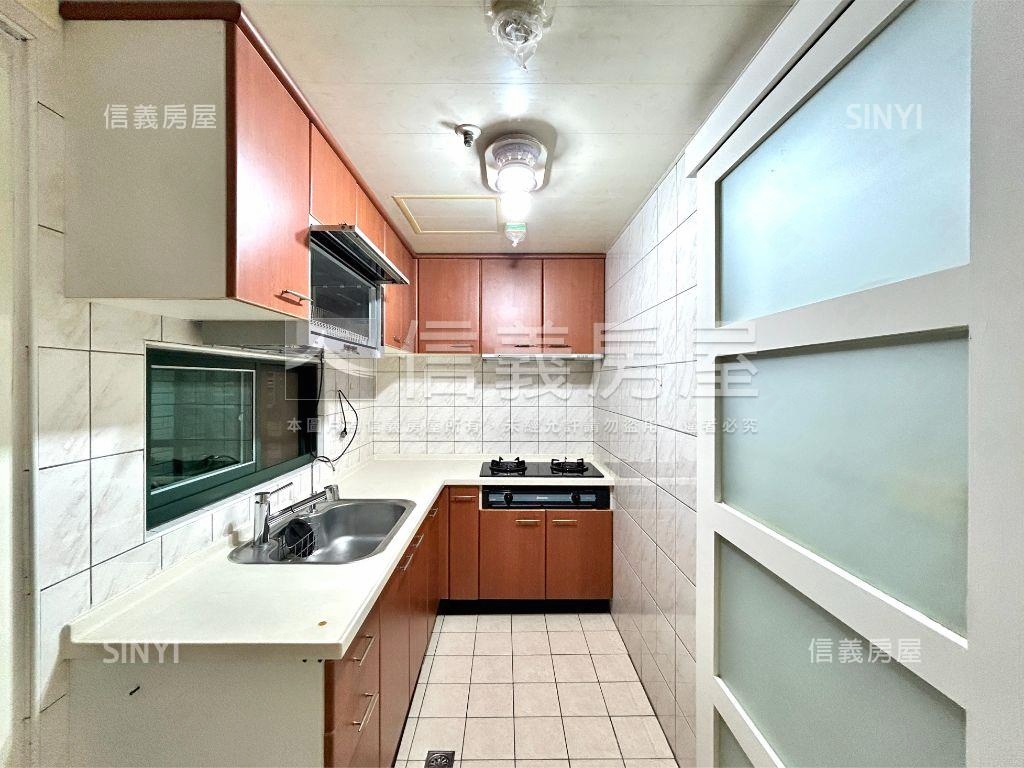 西華莎翁特區三房帶車位房屋室內格局與周邊環境