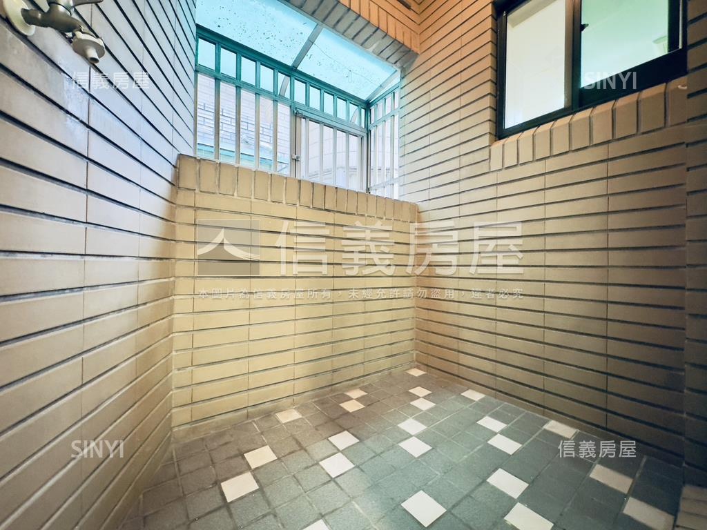 西華莎翁特區三房帶車位房屋室內格局與周邊環境