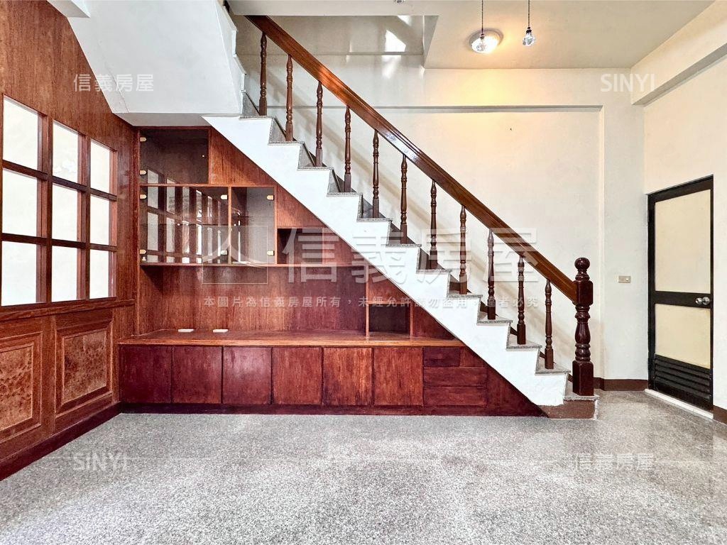 面校園首排捷運邊間美透天房屋室內格局與周邊環境