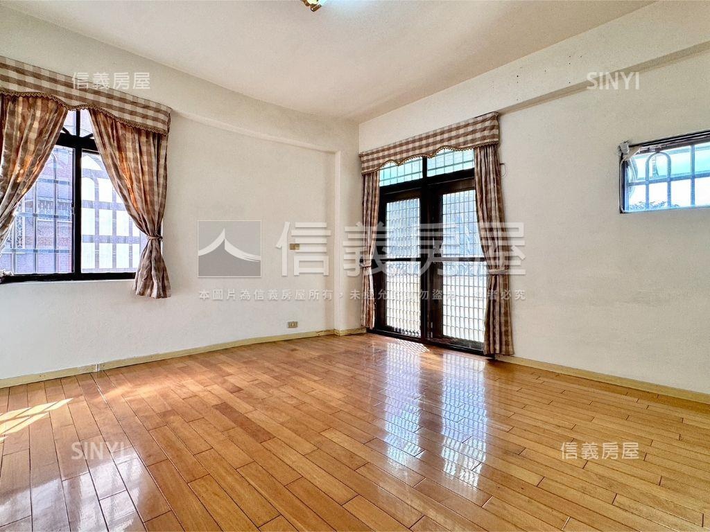 面校園首排捷運邊間美透天房屋室內格局與周邊環境