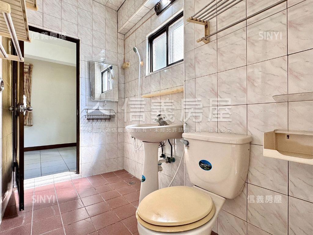 面校園首排捷運邊間美透天房屋室內格局與周邊環境