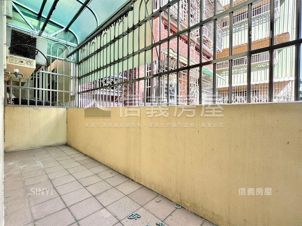 面校園首排捷運邊間美透天房屋室內格局與周邊環境