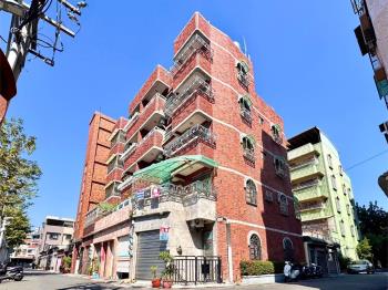 面校園首排捷運邊間美透天