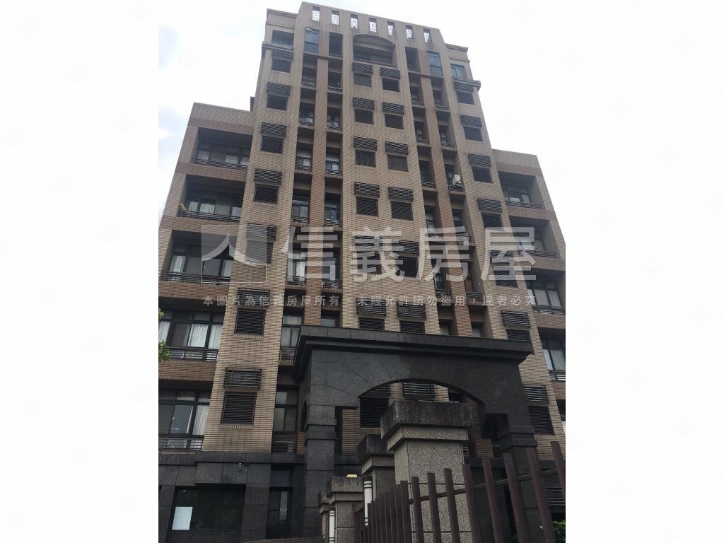 南港新世貿自住置產挑高宅房屋室內格局與周邊環境