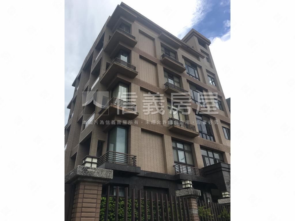 南港新世貿自住置產挑高宅房屋室內格局與周邊環境