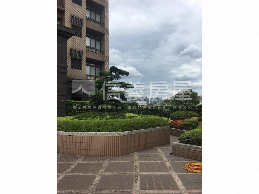 南港新世貿自住置產挑高宅房屋室內格局與周邊環境
