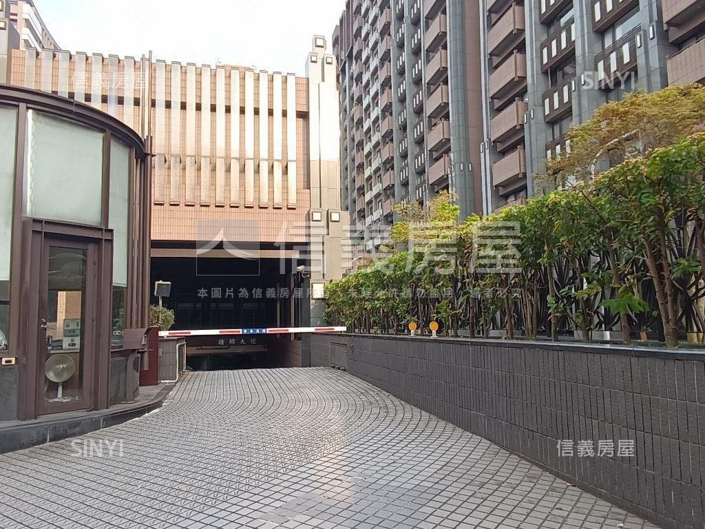 ＊忠泰風格車位（限同社區房屋室內格局與周邊環境