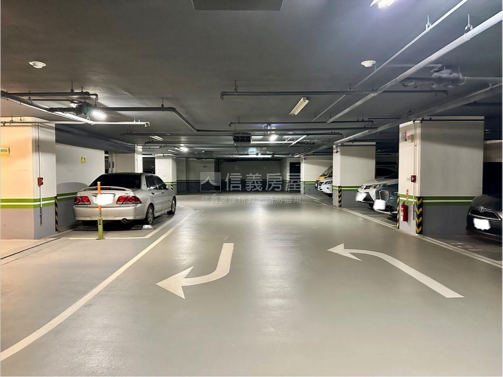 【獨立產權】Ｂ２平移車位房屋室內格局與周邊環境