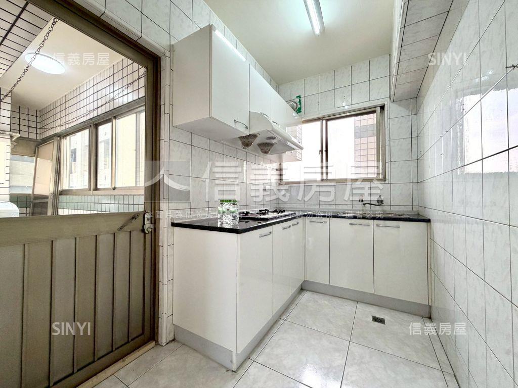 【推薦】巨蛋採光佳美三房房屋室內格局與周邊環境