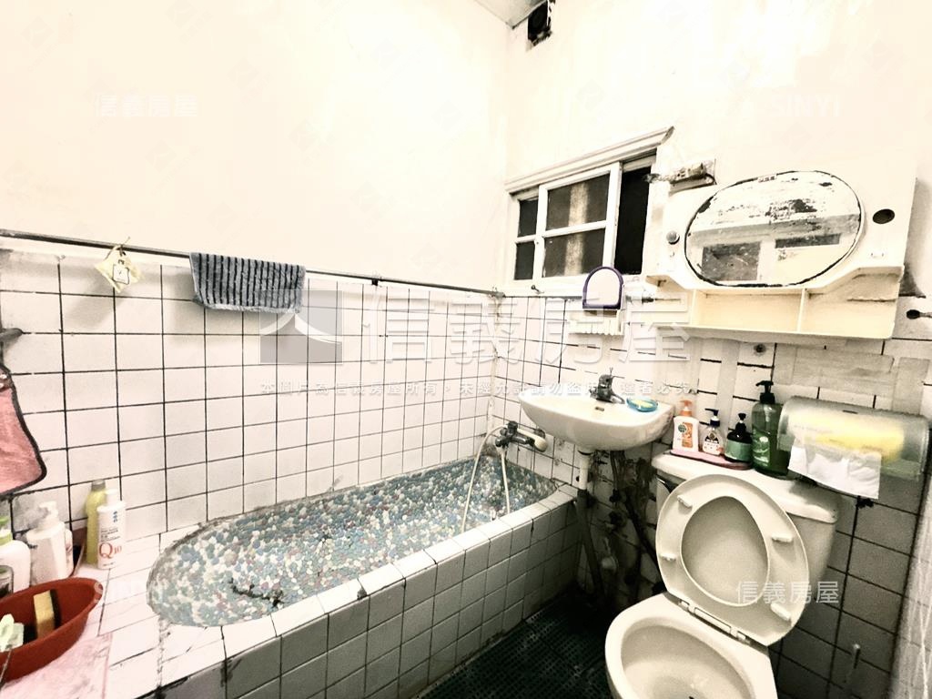 大坪林邊間都更潛力透天房屋室內格局與周邊環境