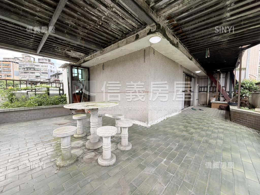 稀有大地坪邊間傳家透天房屋室內格局與周邊環境