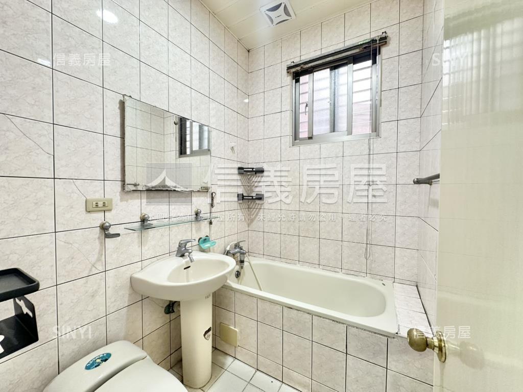 稀有英倫皇家挑高三房美屋房屋室內格局與周邊環境