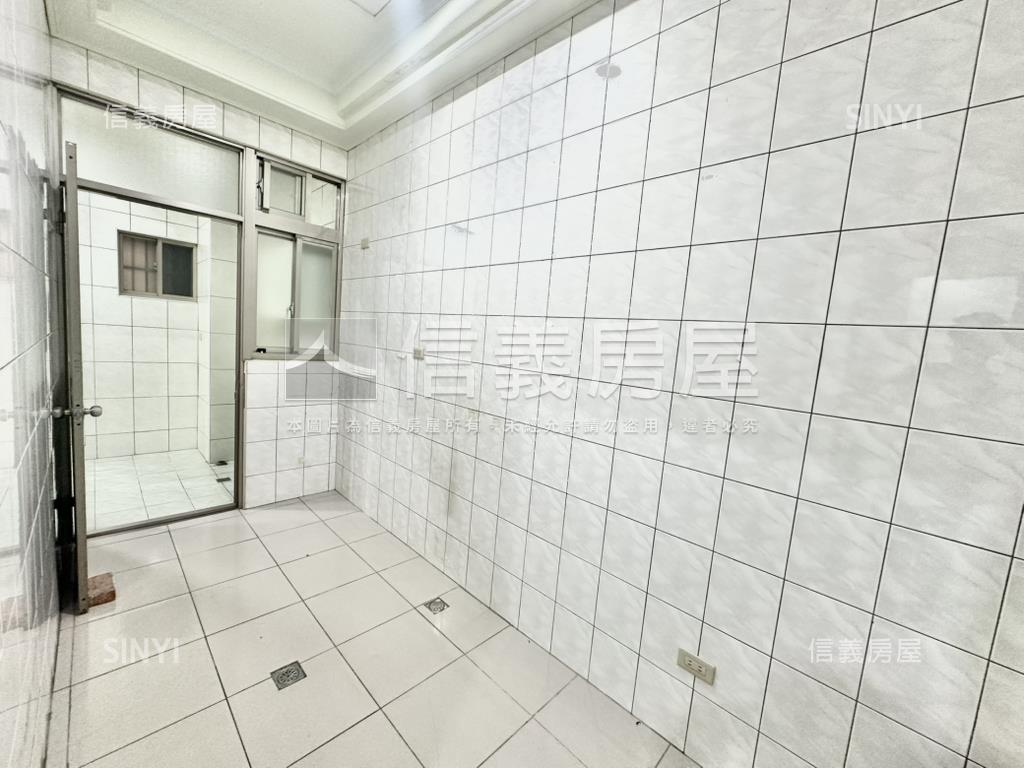 稀有英倫皇家挑高三房美屋房屋室內格局與周邊環境
