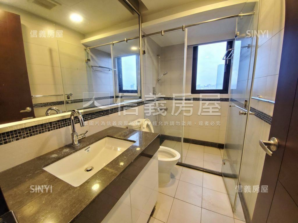 國泰莊園四房車位房屋室內格局與周邊環境