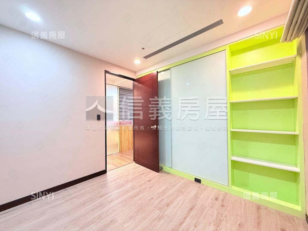 國泰莊園四房車位房屋室內格局與周邊環境