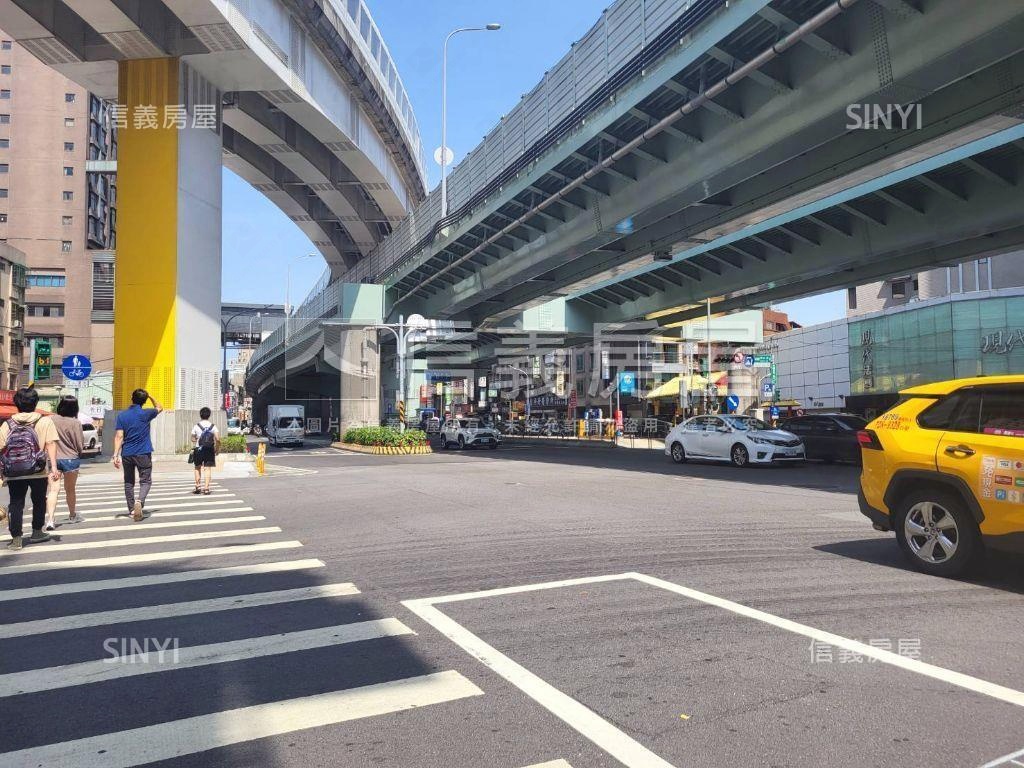 景安黃金文武店面房屋室內格局與周邊環境