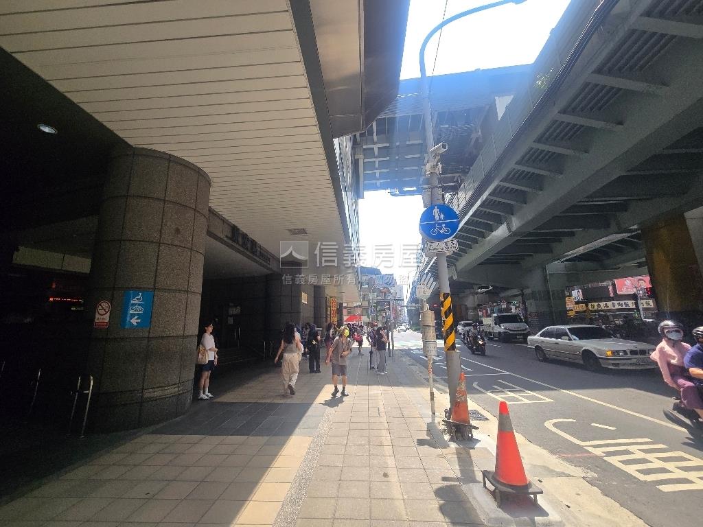 景安黃金文武店面房屋室內格局與周邊環境