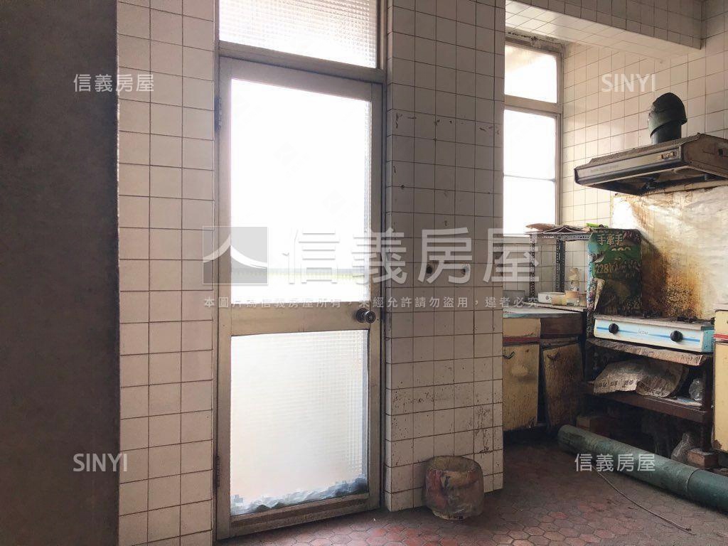新莊路三面採光邊間房屋室內格局與周邊環境