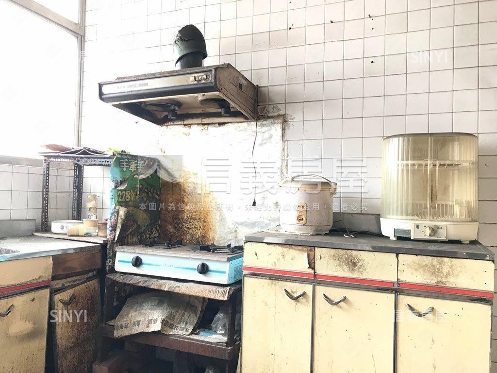 新莊路三面採光邊間房屋室內格局與周邊環境
