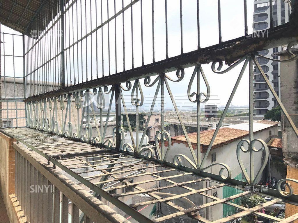 新莊路三面採光邊間房屋室內格局與周邊環境