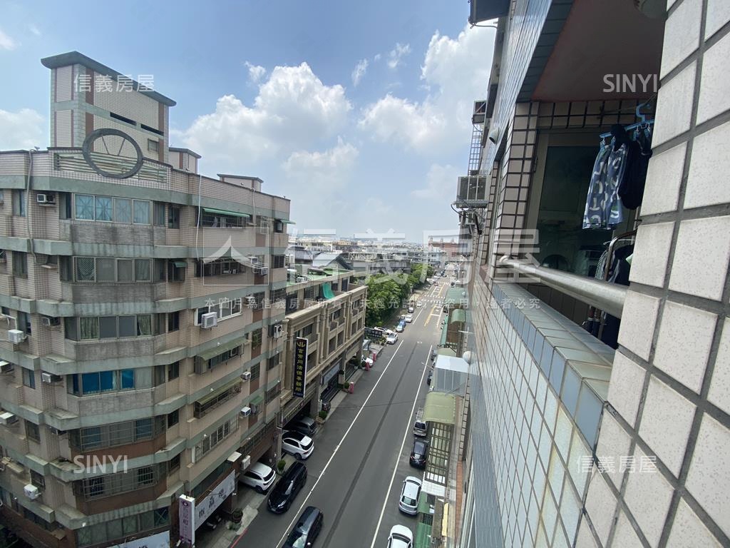 近信義國中小３房附車位房屋室內格局與周邊環境