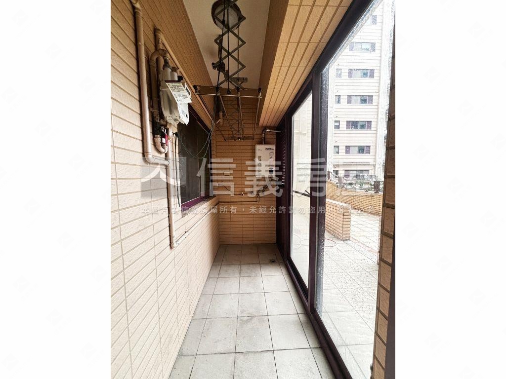 九揚香庭露台４房房屋室內格局與周邊環境