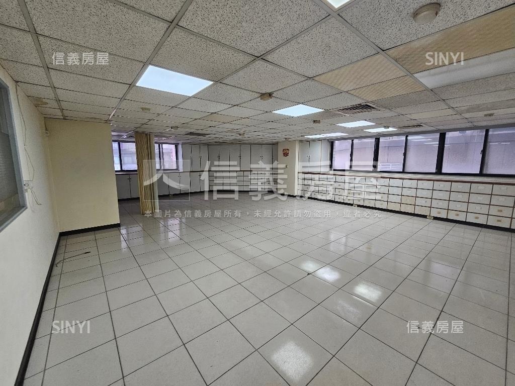 南京西路整層商三辦公房屋室內格局與周邊環境