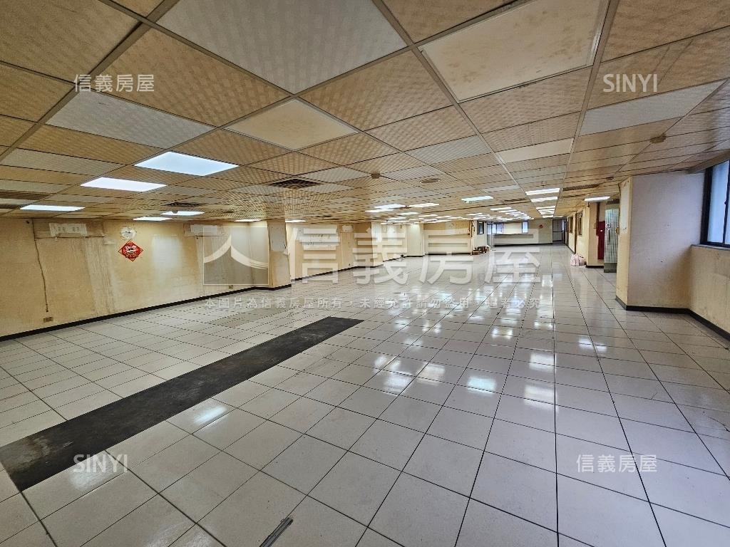 南京西路整層商三辦公房屋室內格局與周邊環境