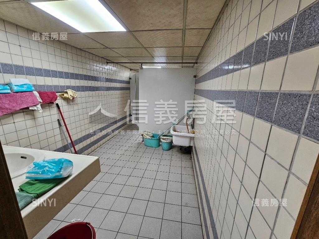 南京西路整層商三辦公房屋室內格局與周邊環境
