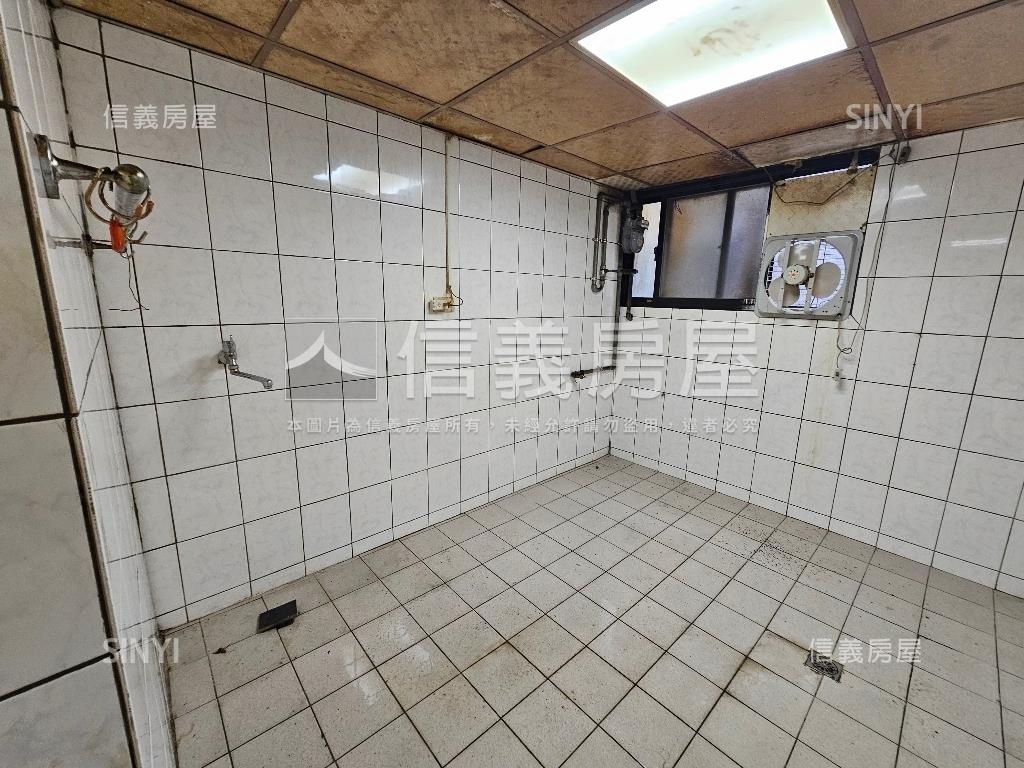 南京西路整層商三辦公房屋室內格局與周邊環境