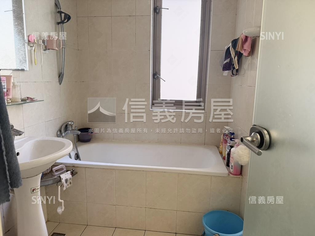 風呂。溫馨稀有三房房屋室內格局與周邊環境