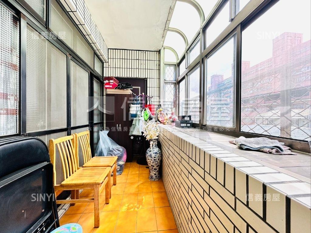 捷運頂加低總價大空間Ａ房屋室內格局與周邊環境