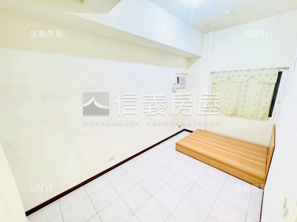 中正巴塞隆納一樓庭院美屋房屋室內格局與周邊環境