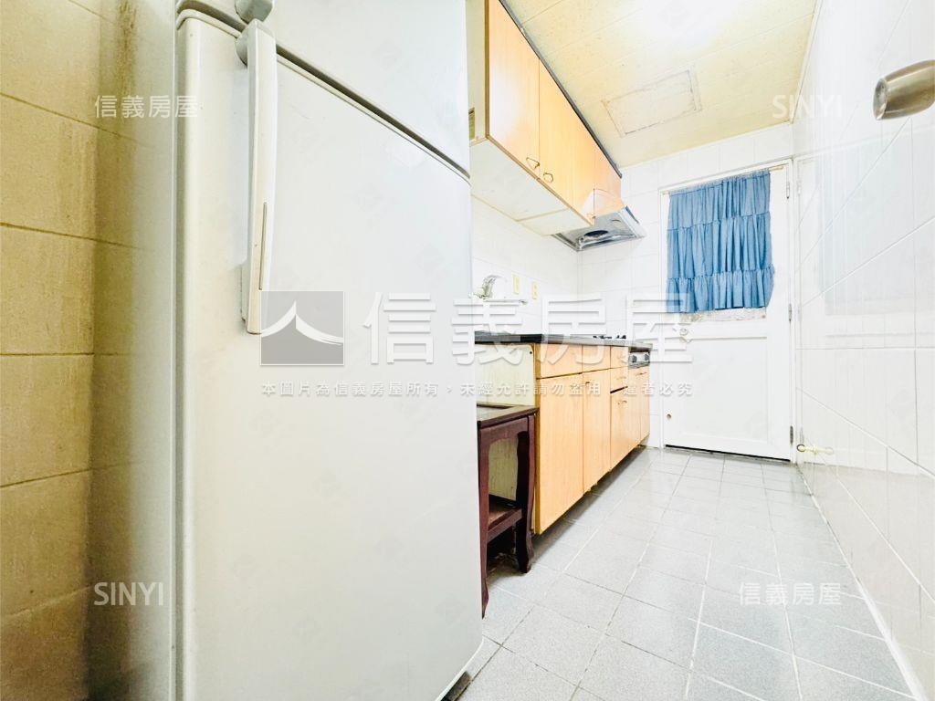 中正巴塞隆納一樓庭院美屋房屋室內格局與周邊環境