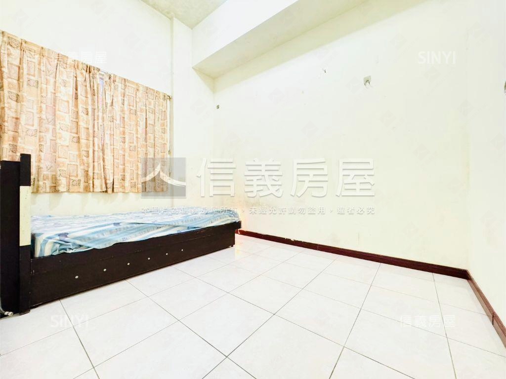 中正巴塞隆納一樓庭院美屋房屋室內格局與周邊環境