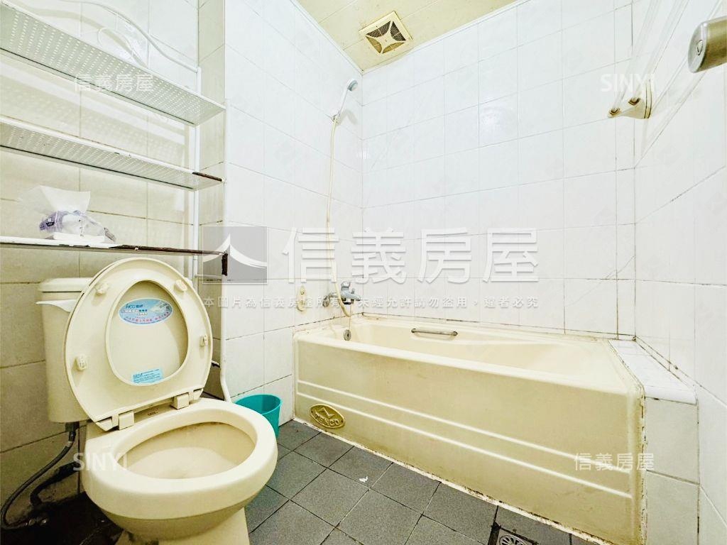 中正巴塞隆納一樓庭院美屋房屋室內格局與周邊環境