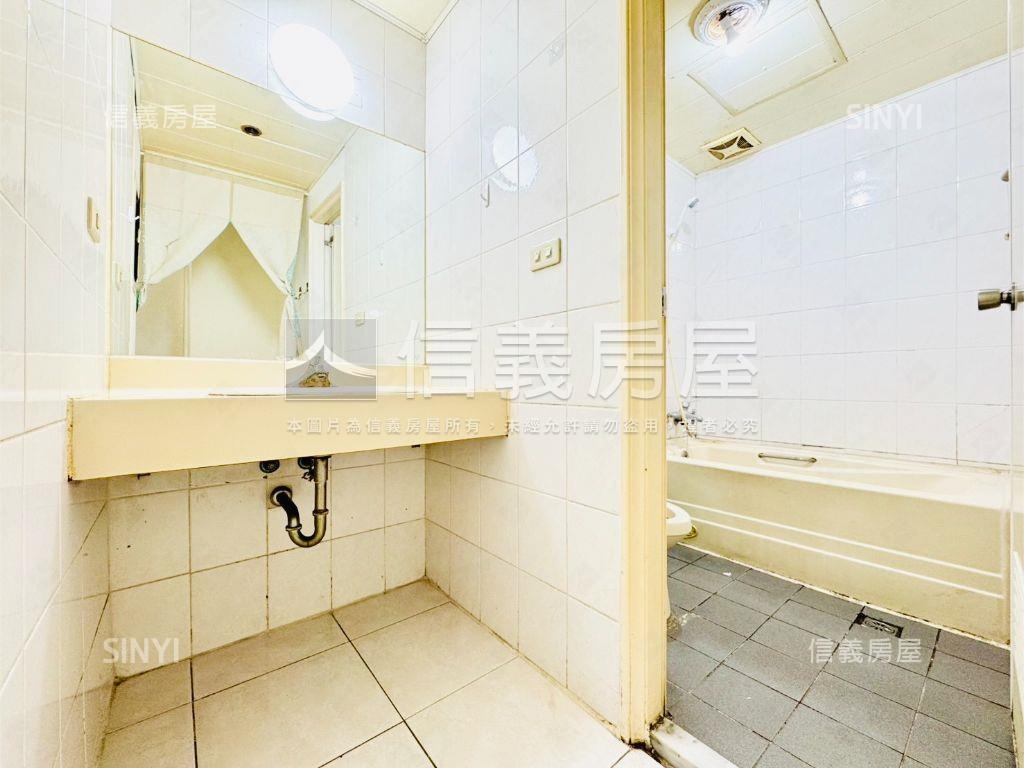 中正巴塞隆納一樓庭院美屋房屋室內格局與周邊環境