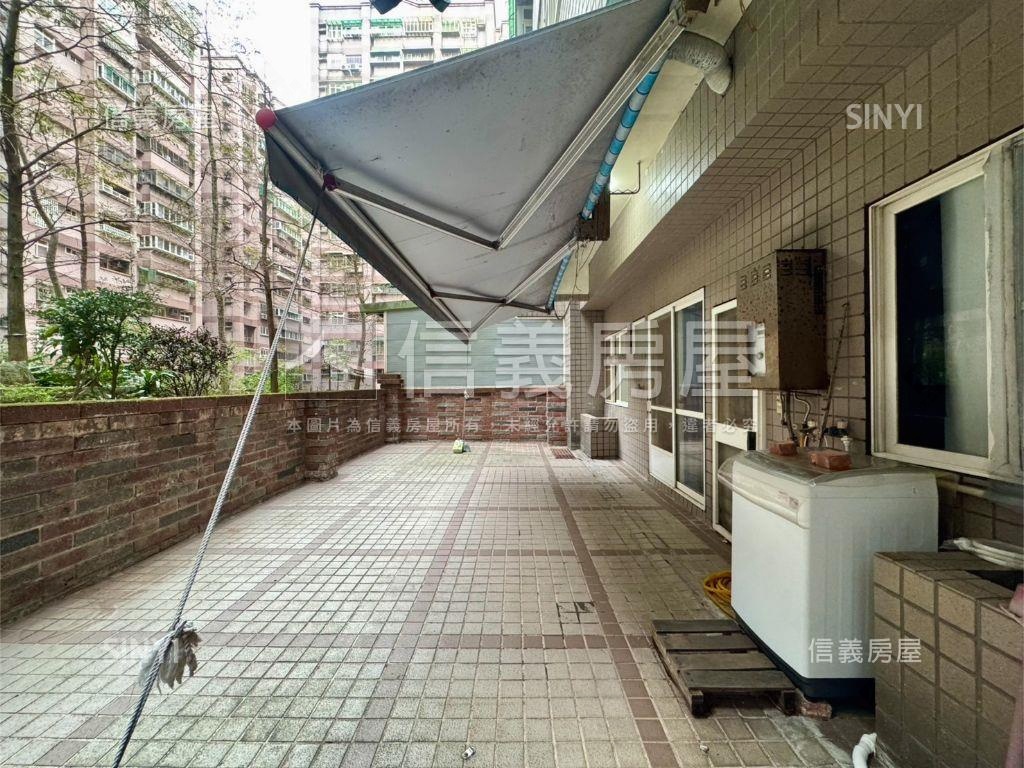 中正巴塞隆納一樓庭院美屋房屋室內格局與周邊環境