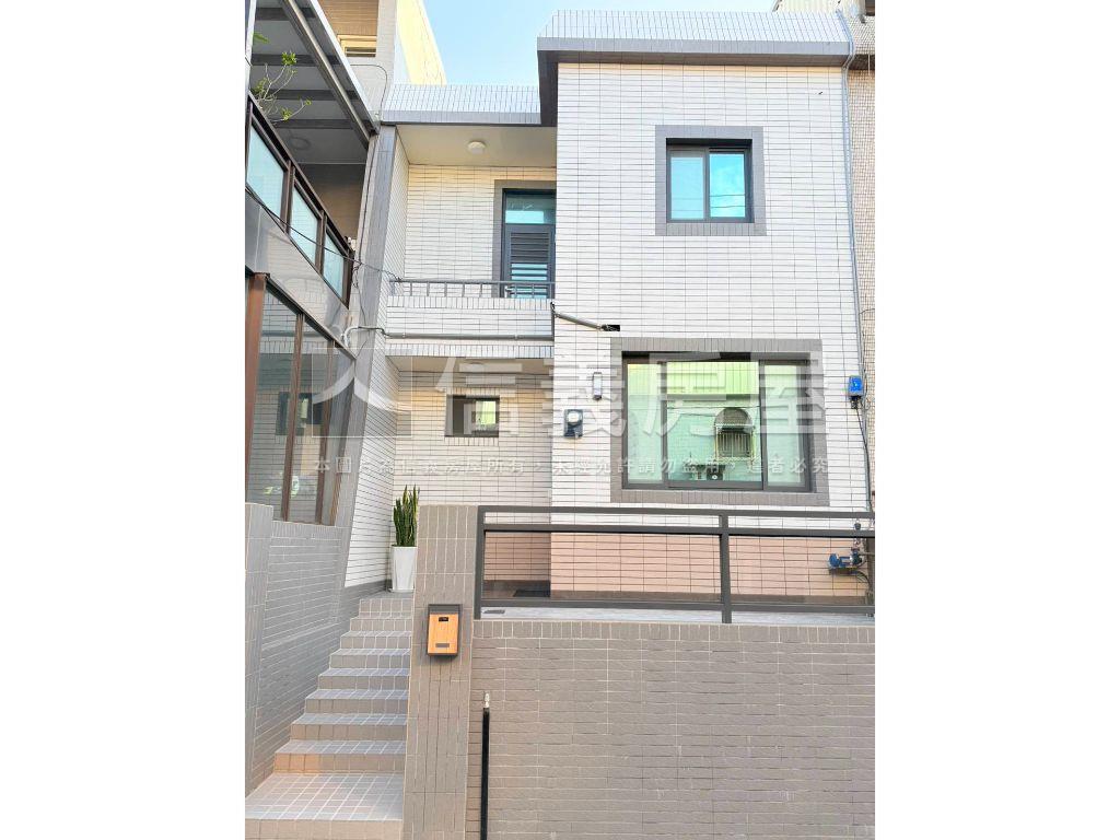 騎車約四分到龍科整新透天房屋室內格局與周邊環境