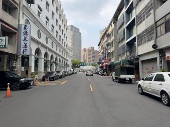中正國小旁首購成家華廈