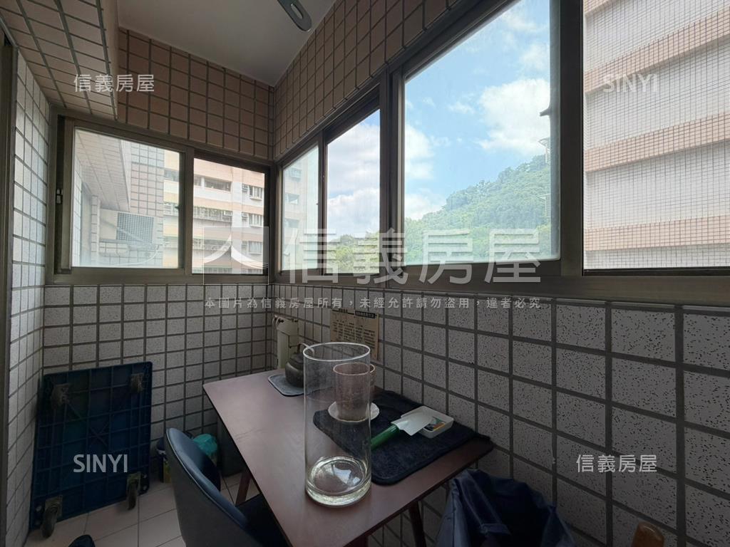 台北瑞士２＋１坡平車位房屋室內格局與周邊環境