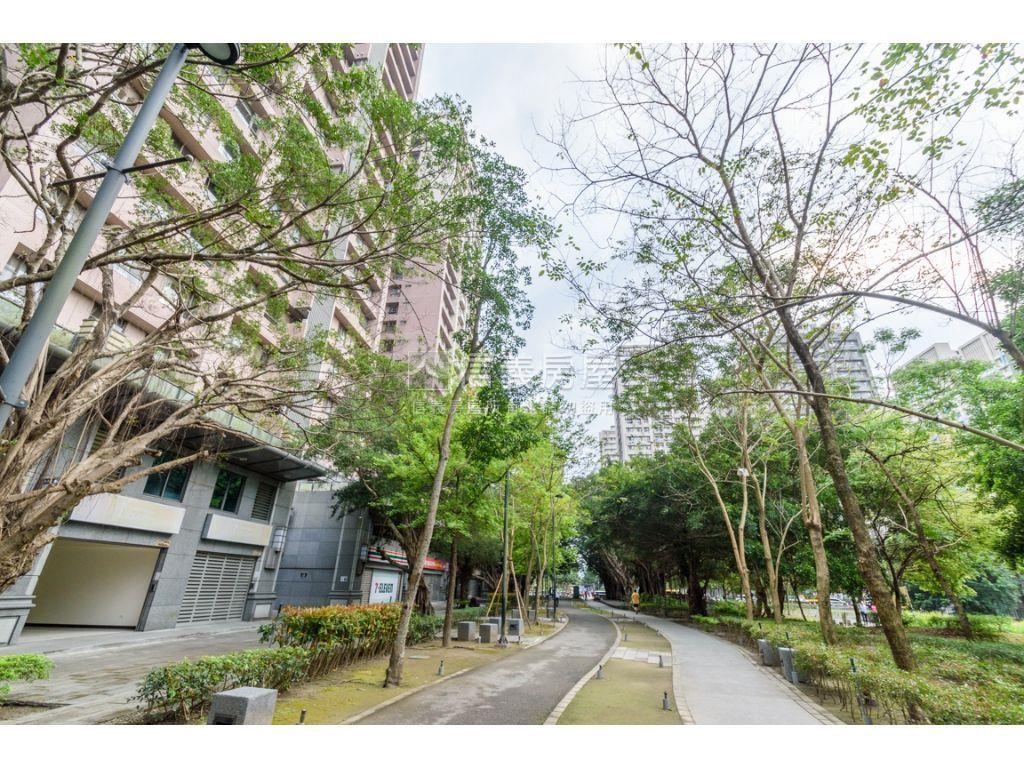 大觀二段方正裝潢美三樓房屋室內格局與周邊環境