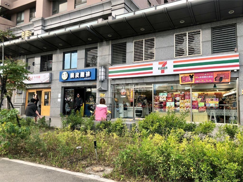 大觀二段方正裝潢美三樓房屋室內格局與周邊環境